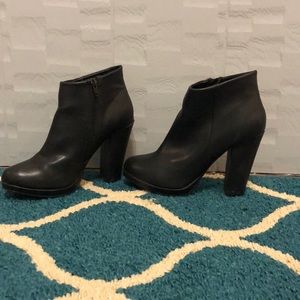 Women’s size 9 heeled back booties